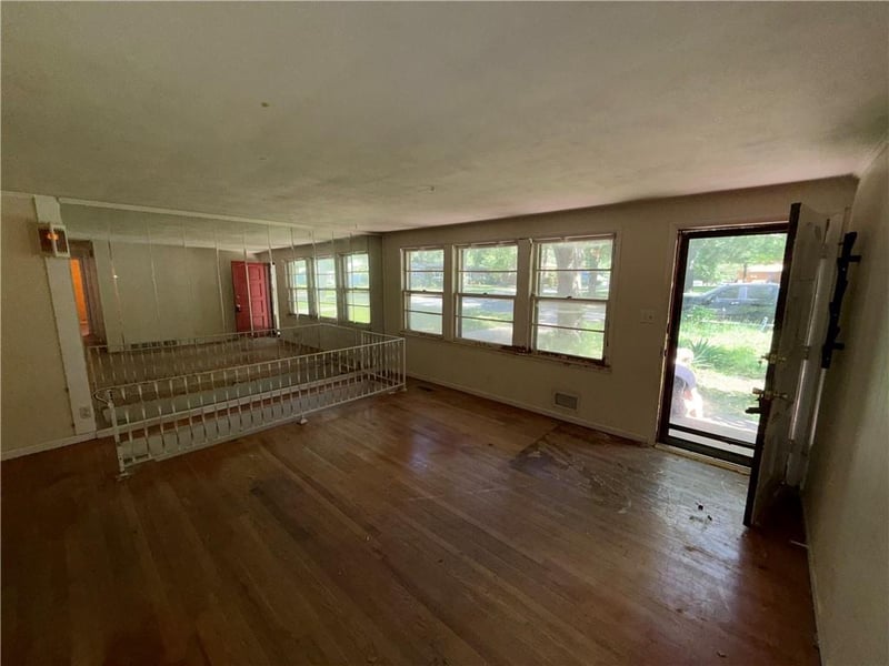 8909 81st St, Overland Park, KS 66204