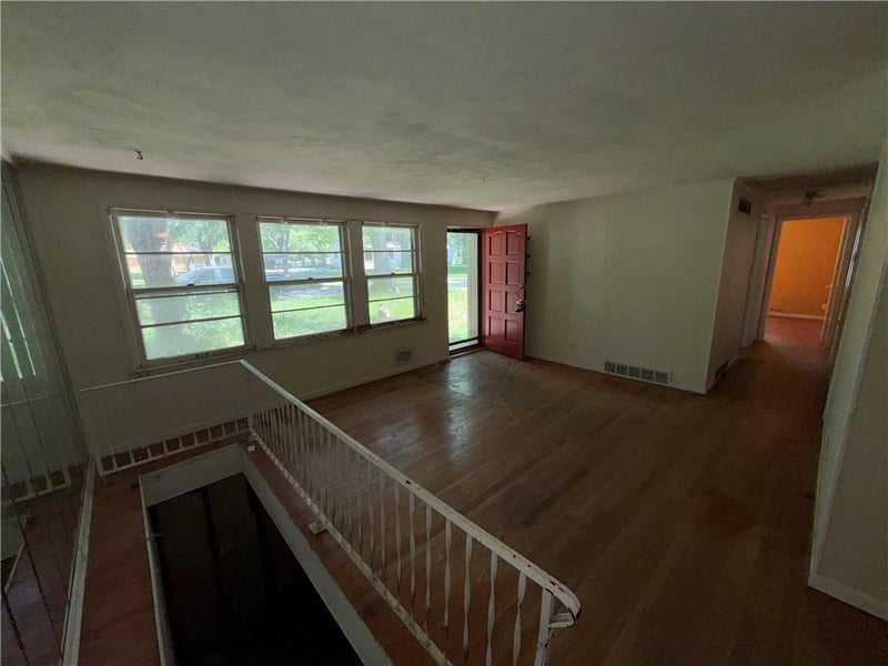 8909 81st St, Overland Park, KS 66204