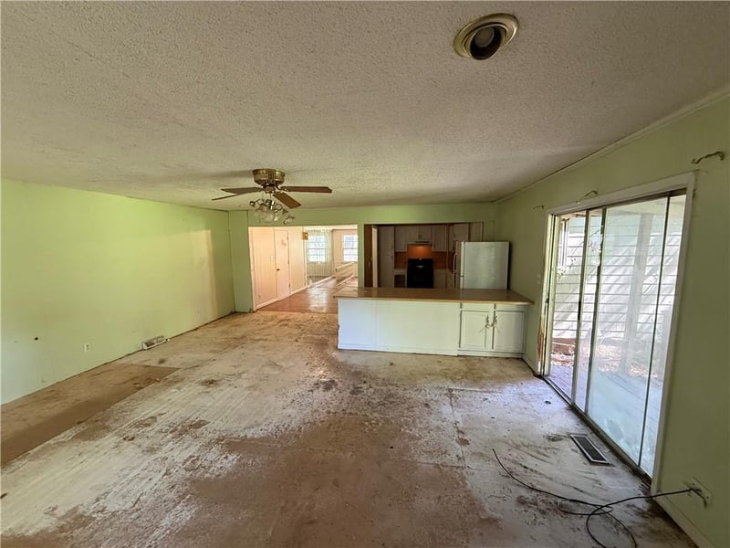 8909 81st St, Overland Park, KS 66204