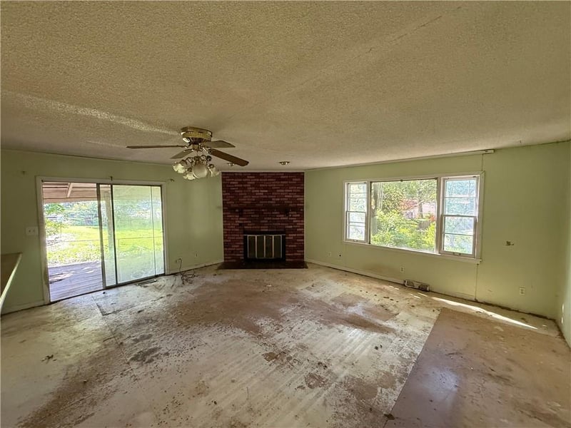 8909 81st St, Overland Park, KS 66204