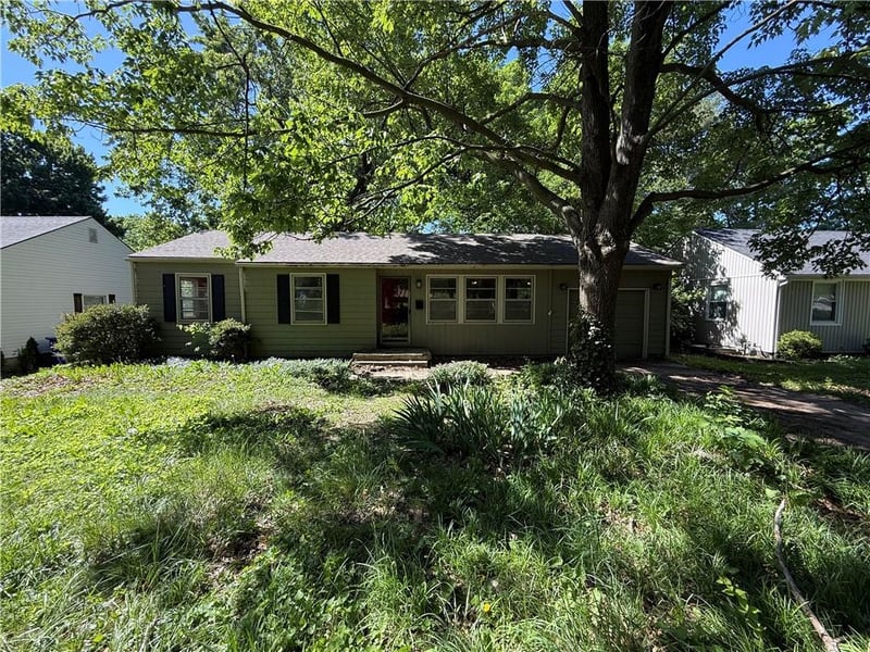 8909 81st St, Overland Park, KS 66204