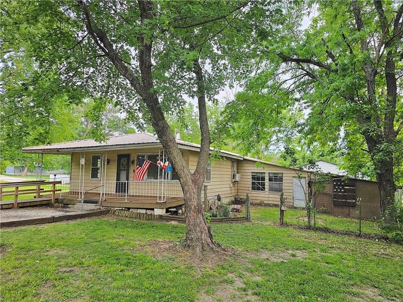 428 5th Ave, Garnett, KS 66032