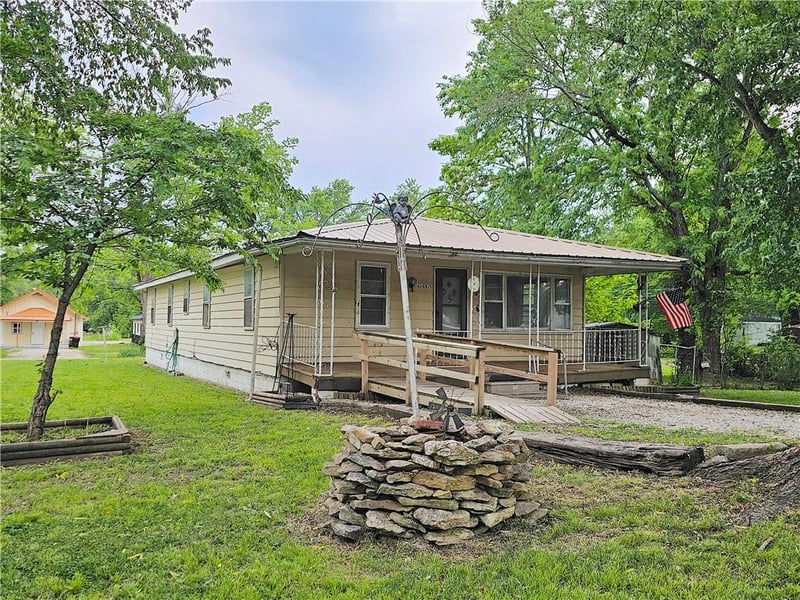 428 5th Ave, Garnett, KS 66032