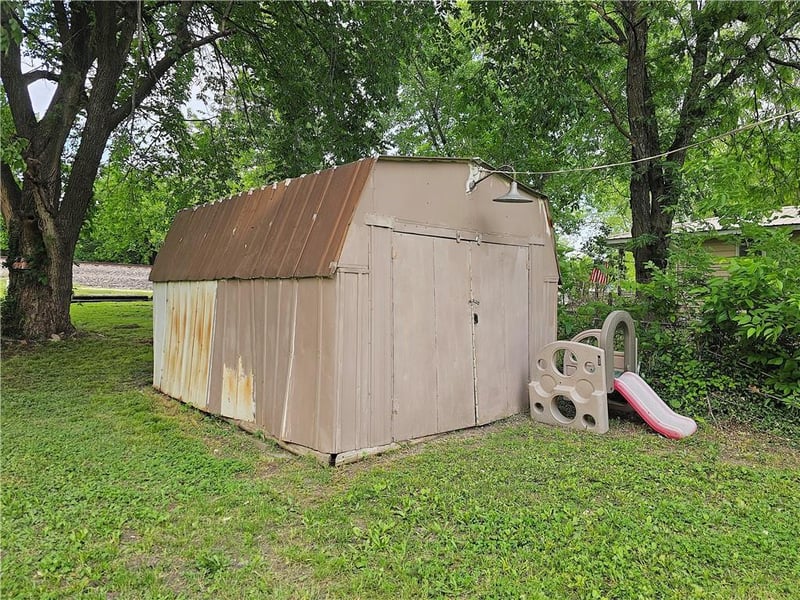 428 5th Ave, Garnett, KS 66032