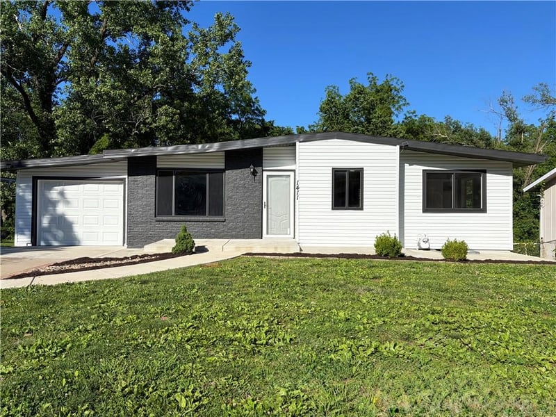 1411 75th Dr, Kansas City, KS 66112