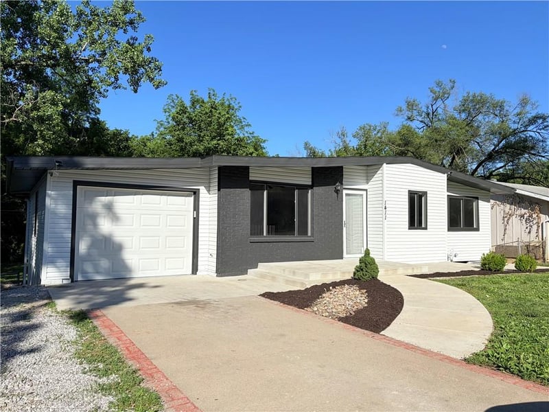 1411 75th Dr, Kansas City, KS 66112