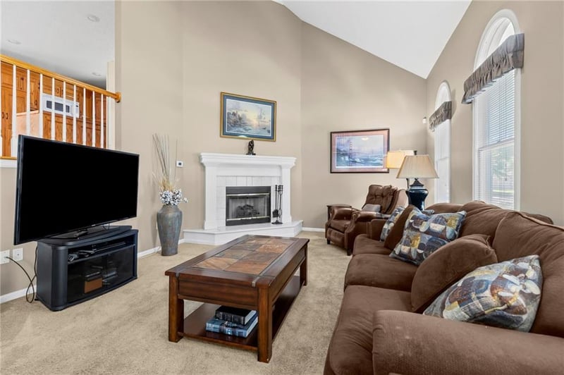 1202 Aspen Dr, Smithville, MO 64089