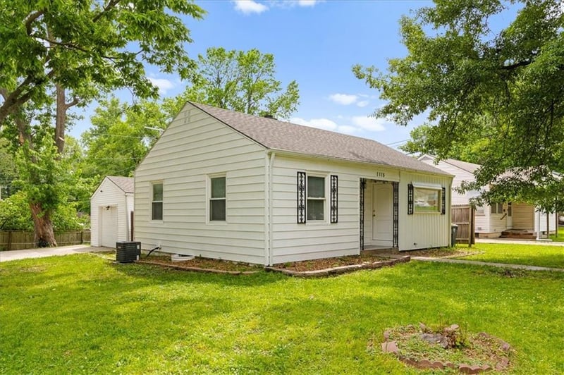1115 NE 43rd Ter, Kansas City, MO 64116