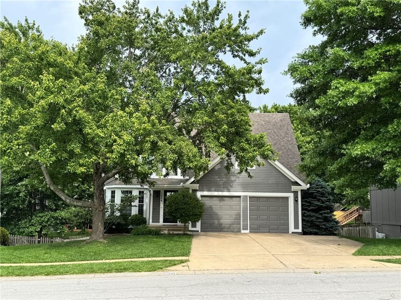 1334 Anne Shirley Dr, Olathe, KS 66061