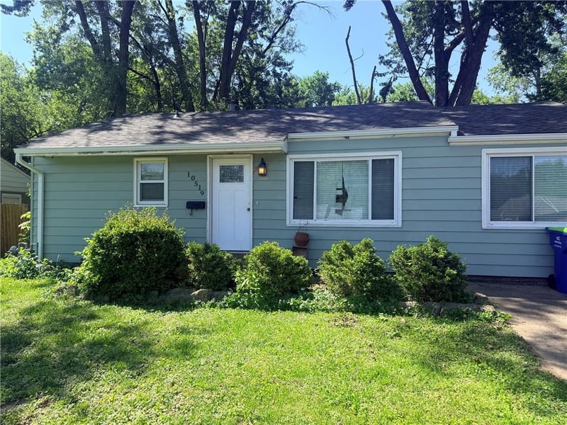 10519 56th St, Shawnee, KS 66203