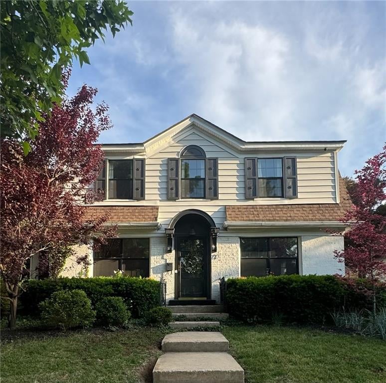 27 Winthrope Rd, Kansas City, MO 64113