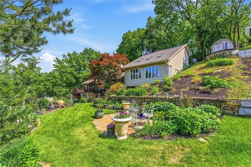 139 S Lakeshore Dr, Lake Quivira, KS 66217