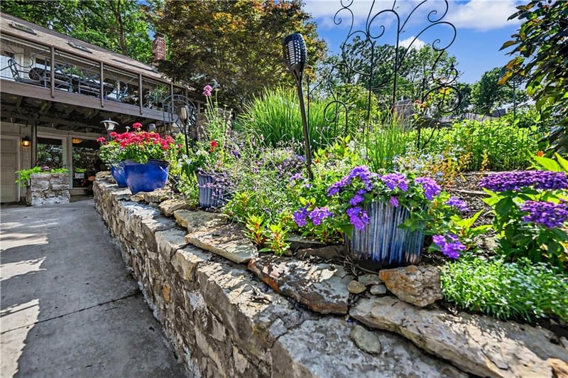 139 S Lakeshore Dr, Lake Quivira, KS 66217