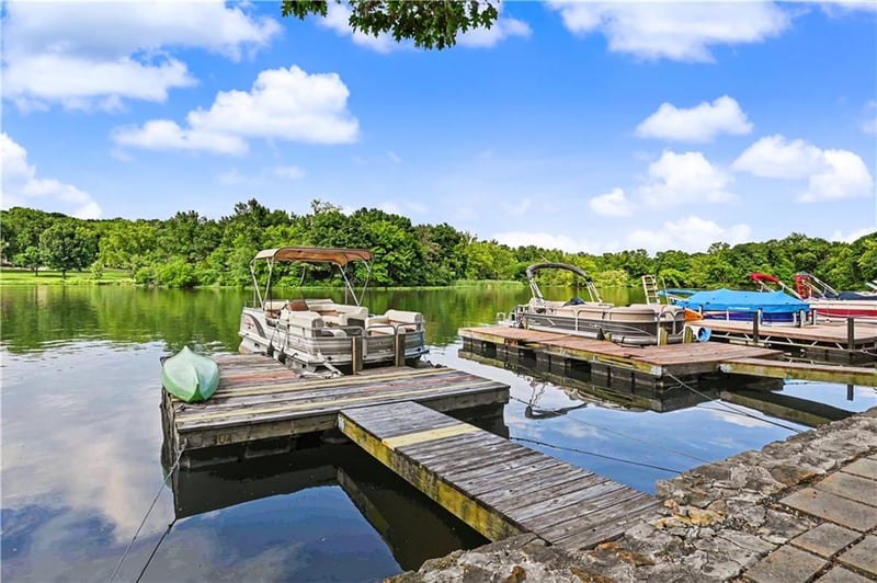 139 S Lakeshore Dr, Lake Quivira, KS 66217