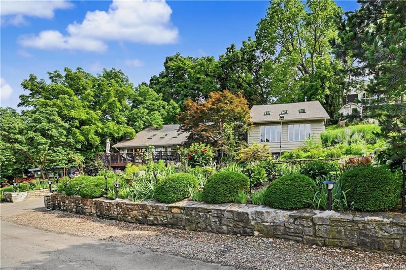 139 S Lakeshore Dr, Lake Quivira, KS 66217