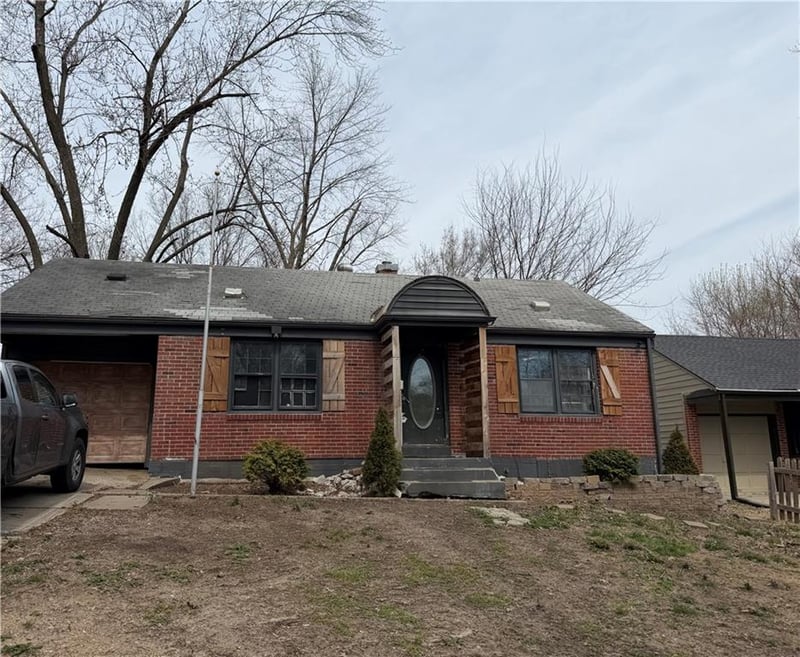 20 Pocahontas Ln, Kansas City, MO 64114