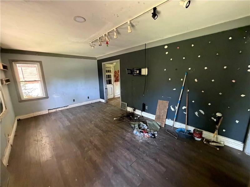 20 W Pocahontas Ln, Kansas City, MO 64114