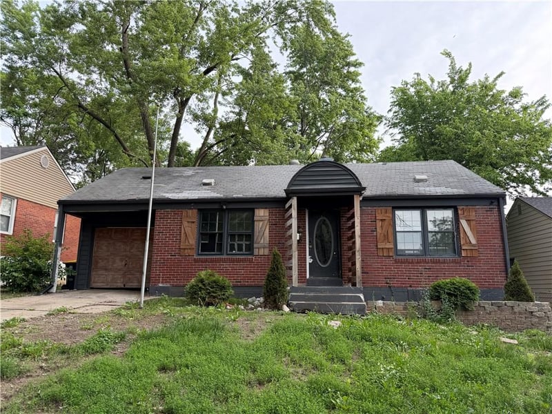 20 W Pocahontas Ln, Kansas City, MO 64114