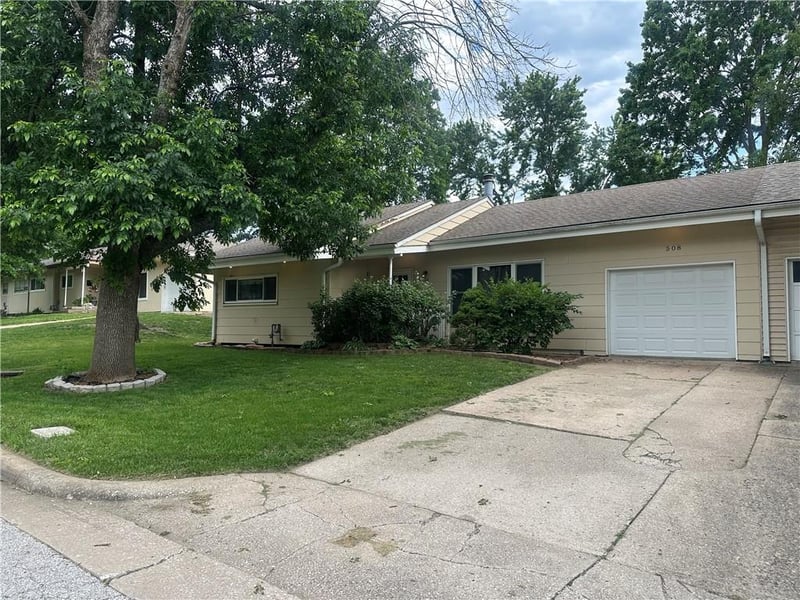 508 Corral Dr, Belton, MO 64012