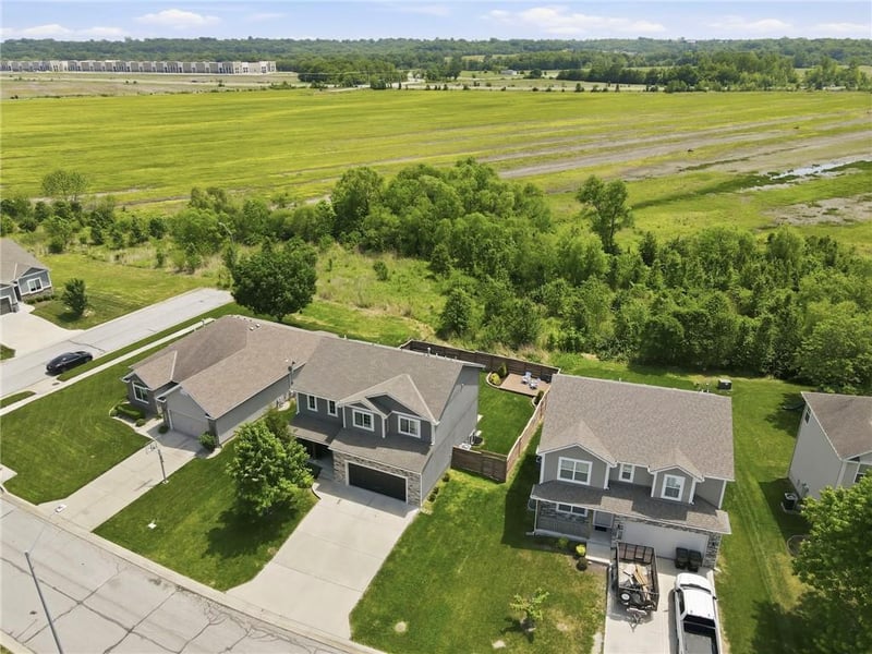 20125 24th Terrace Ct, Independence, MO 64057