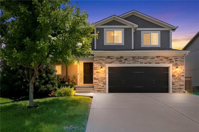 20125 24th Terrace Ct, Independence, MO 64057