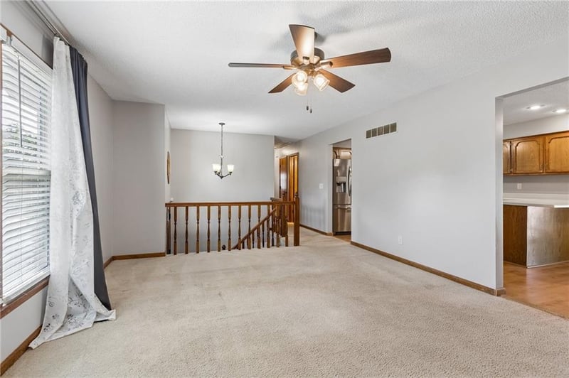 807 Summit St, Smithville, MO 64089