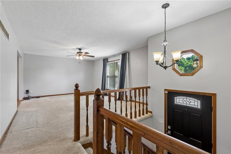 807 Summit St, Smithville, MO 64089