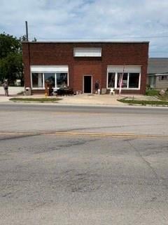 1111 9th St, Trenton, MO 64683