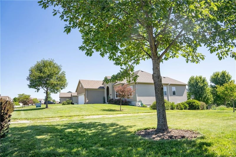 19327 Tomahawk Ln, St Joseph, MO 64505