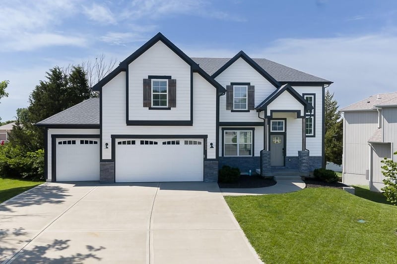 15511 Spruce St, Basehor, KS 66007