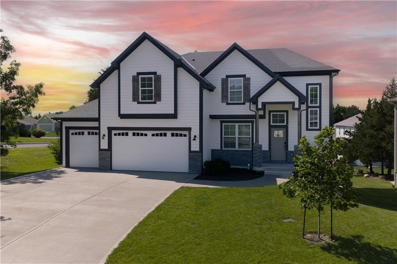 15511 Spruce St, Basehor, KS 66007