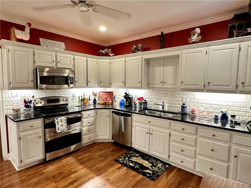 7221 Mission Rd #211, Prairie Village, KS 66208