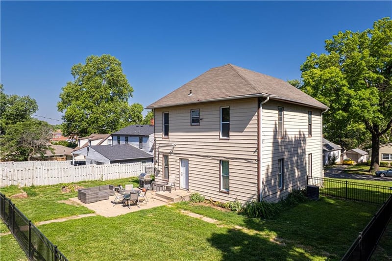 3334 Penn St, St Joseph, MO 64507