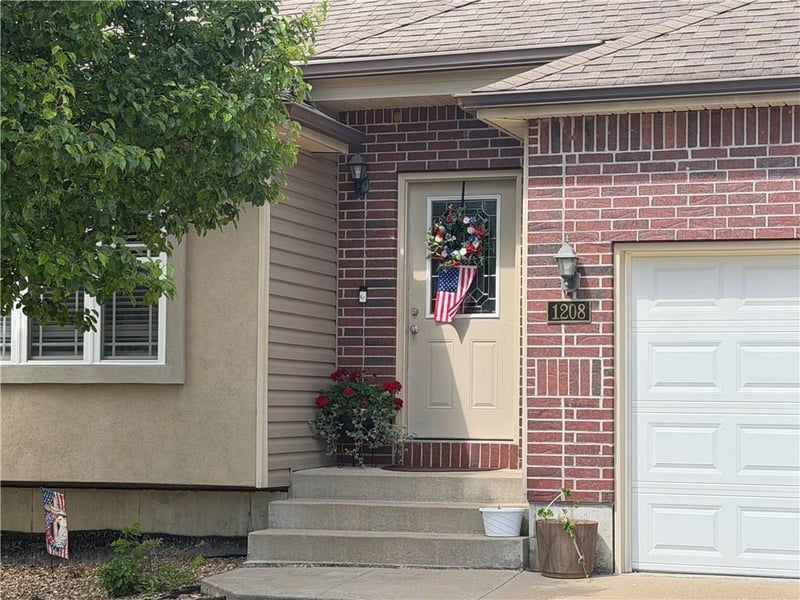 1208 Half Day Dr, Warrensburg, MO 64093