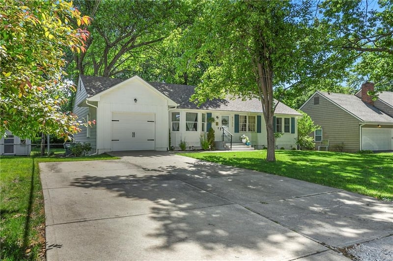 8735 Foster Ln, Overland Park, KS 66212
