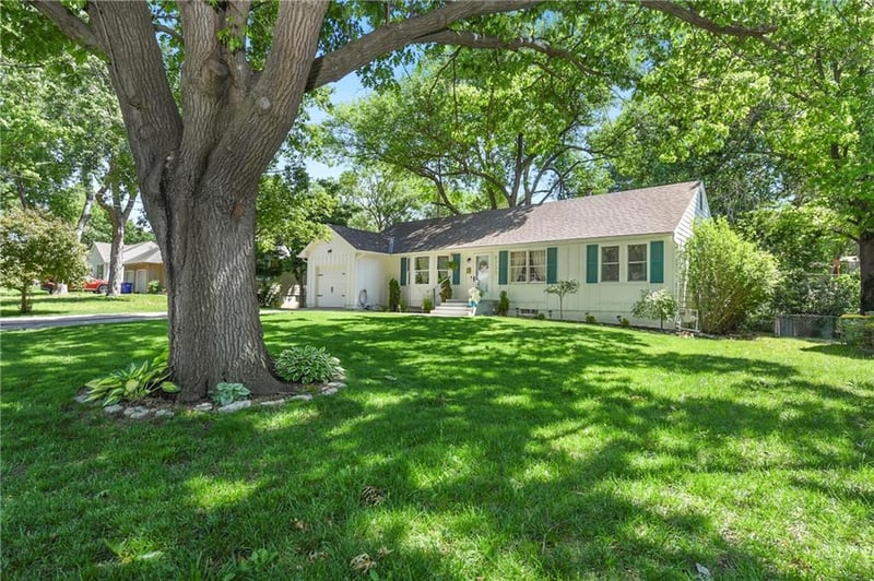 8735 Foster Ln, Overland Park, KS 66212