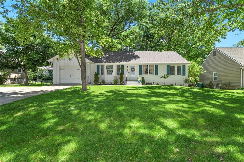 8735 Foster Ln, Overland Park, KS 66212