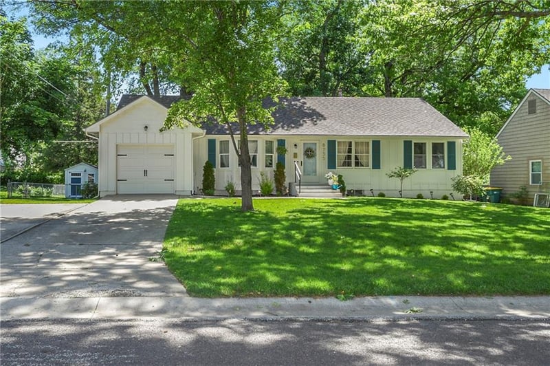 8735 Foster Ln, Overland Park, KS 66212