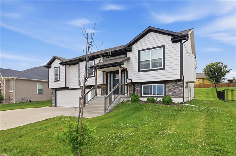 802 Wright St, Pleasant Hill, MO 64080