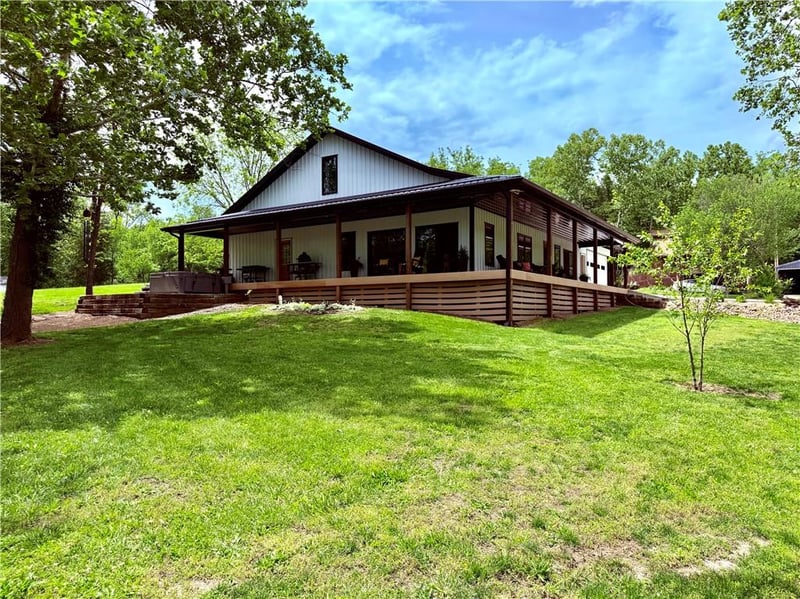 31745 Sleigh Ln, Warsaw, MO 65355