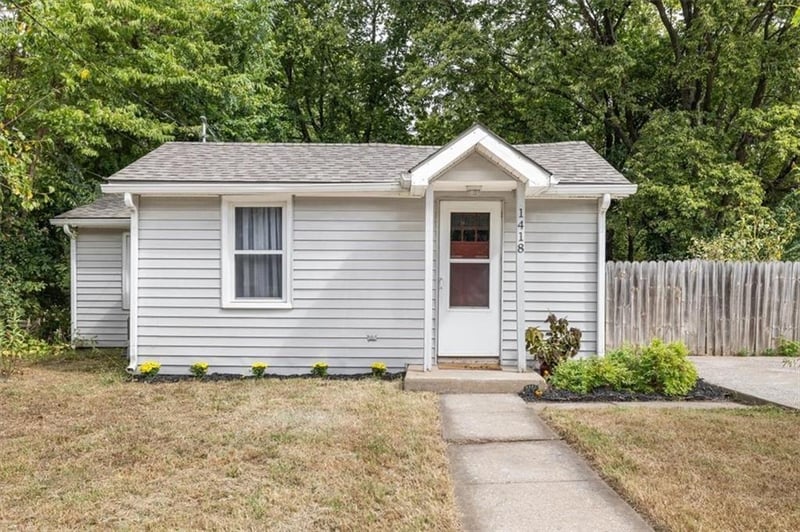 1418 Maple Ln, Lawrence, KS 66044