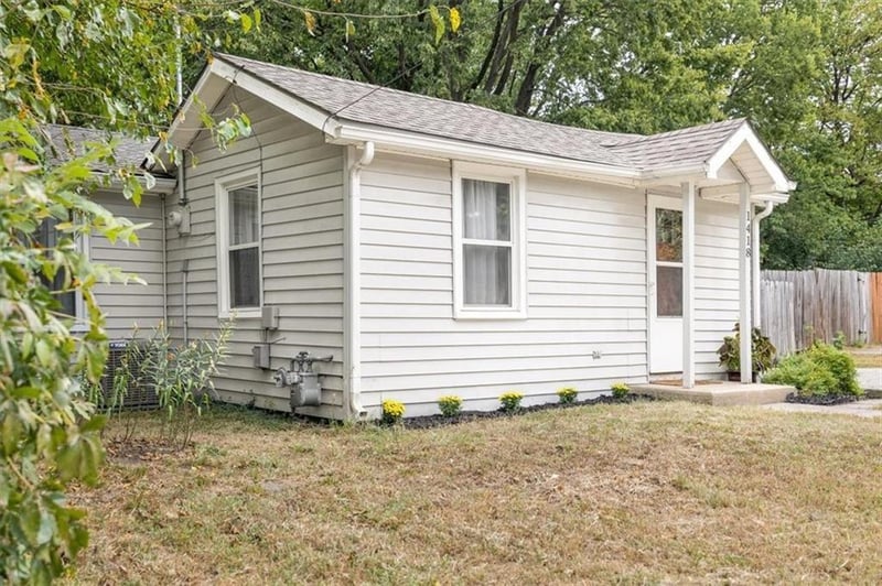 1418 Maple Ln, Lawrence, KS 66044