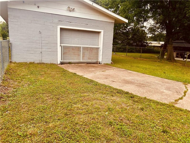 2404 Morgan St, Coffeyville, KS 67337