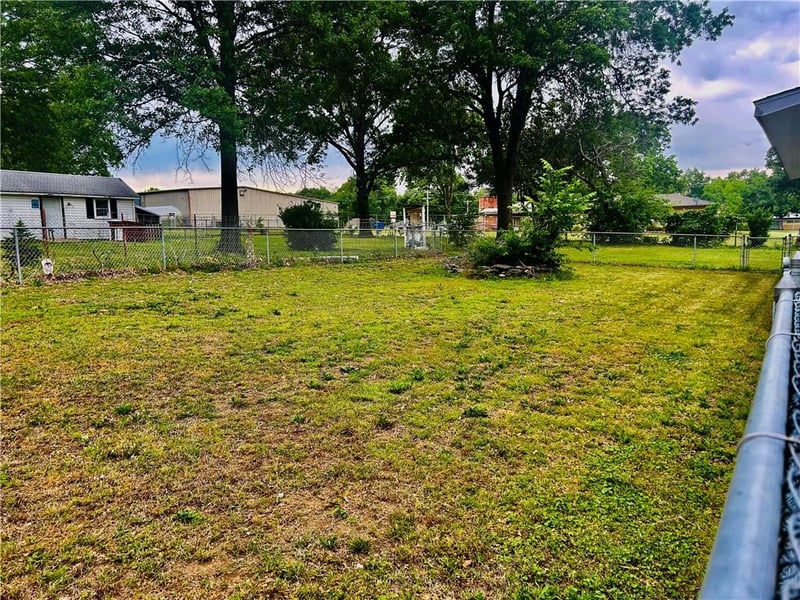 2404 Morgan St, Coffeyville, KS 67337