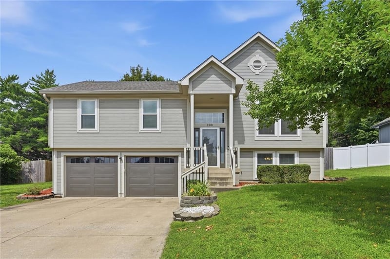 200 Highland Dr, Raymore, MO 64083