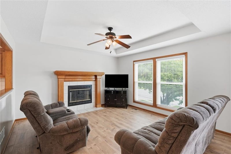 200 Highland Dr, Raymore, MO 64083