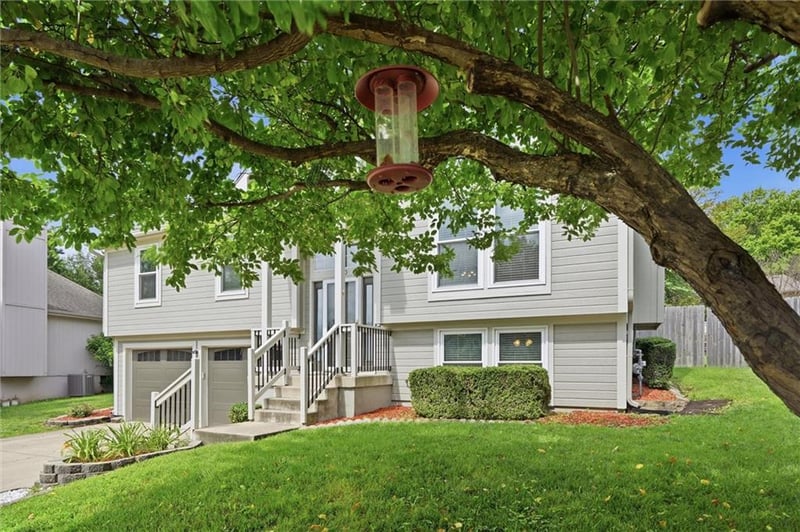 200 Highland Dr, Raymore, MO 64083
