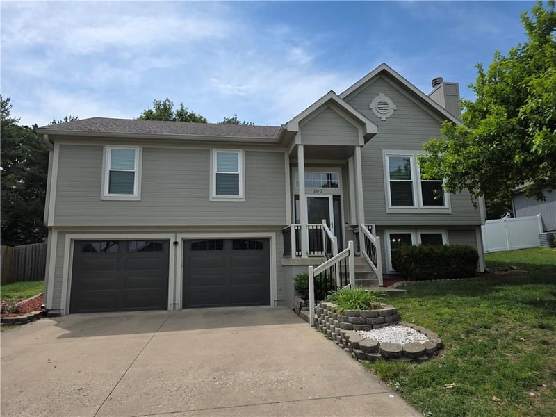 200 Highland Dr, Raymore, MO 64083