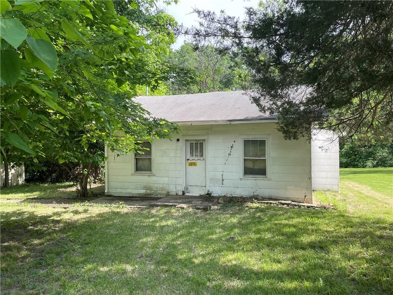 3627 41st St, Kansas City, MO 64117