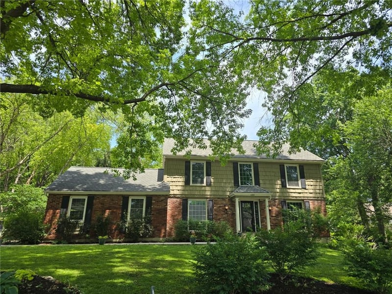 12841 Pembroke Cir, Leawood, KS 66209